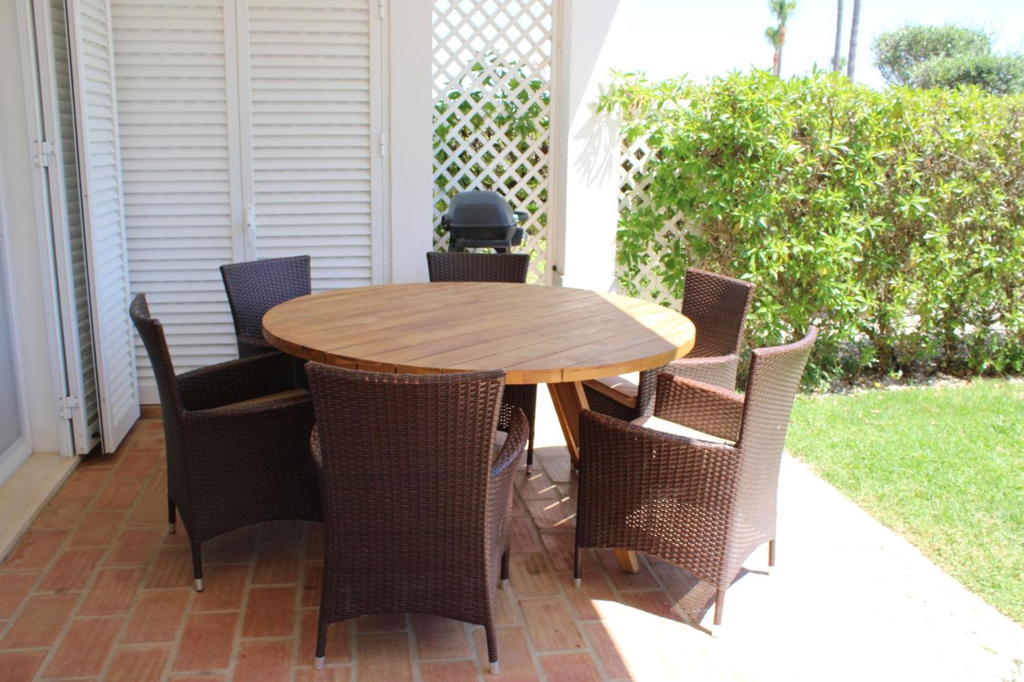 Luxury 2 Bedroom Apartment With Private Garden Almancil Exterior photo