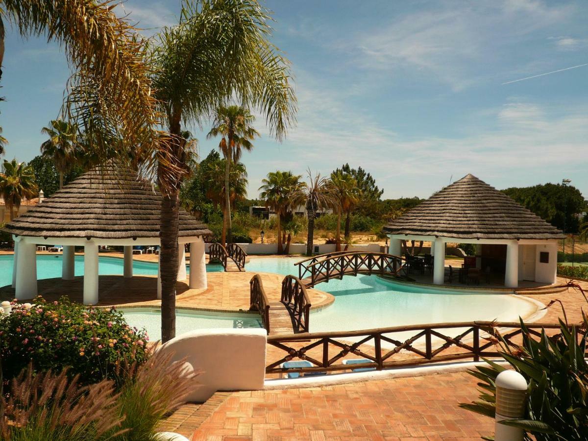 Luxury 2 Bedroom Apartment With Private Garden Almancil Exterior photo